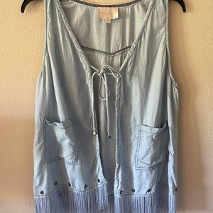 Cute medium size layering top!